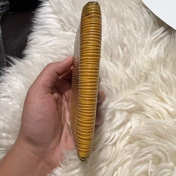 Authentic Yellow Epi bifold wallet - Picture 13 of 14